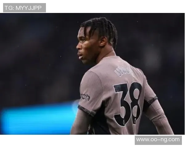 热刺后卫乌多吉在伦敦街头遭经纪人持枪威胁事件引发关注